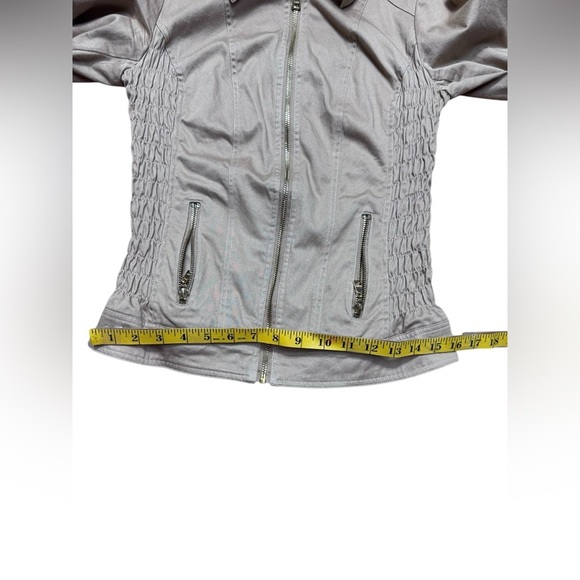 Guess brown Utility Jacket with Collared Neckline and Fitted Silhouette - Picture 15 of 16